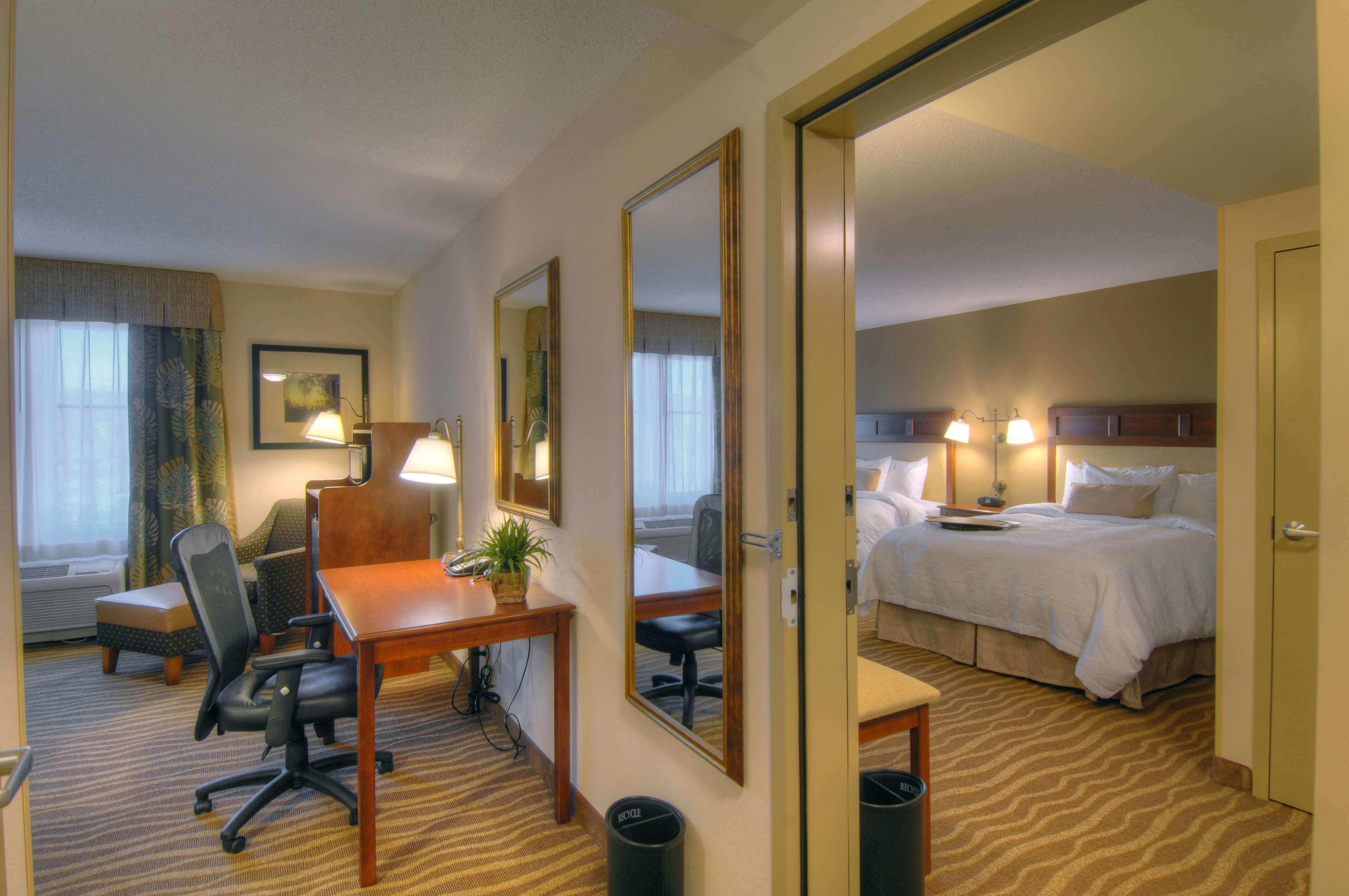Hampton Inn & Suites Джекил Айлънд Стая снимка